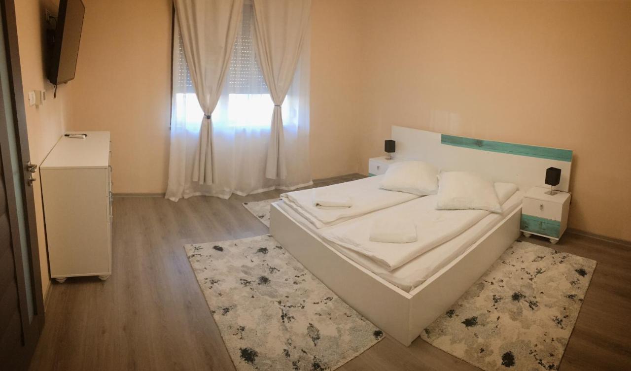 Milan House Apartment Arad Bagian luar foto