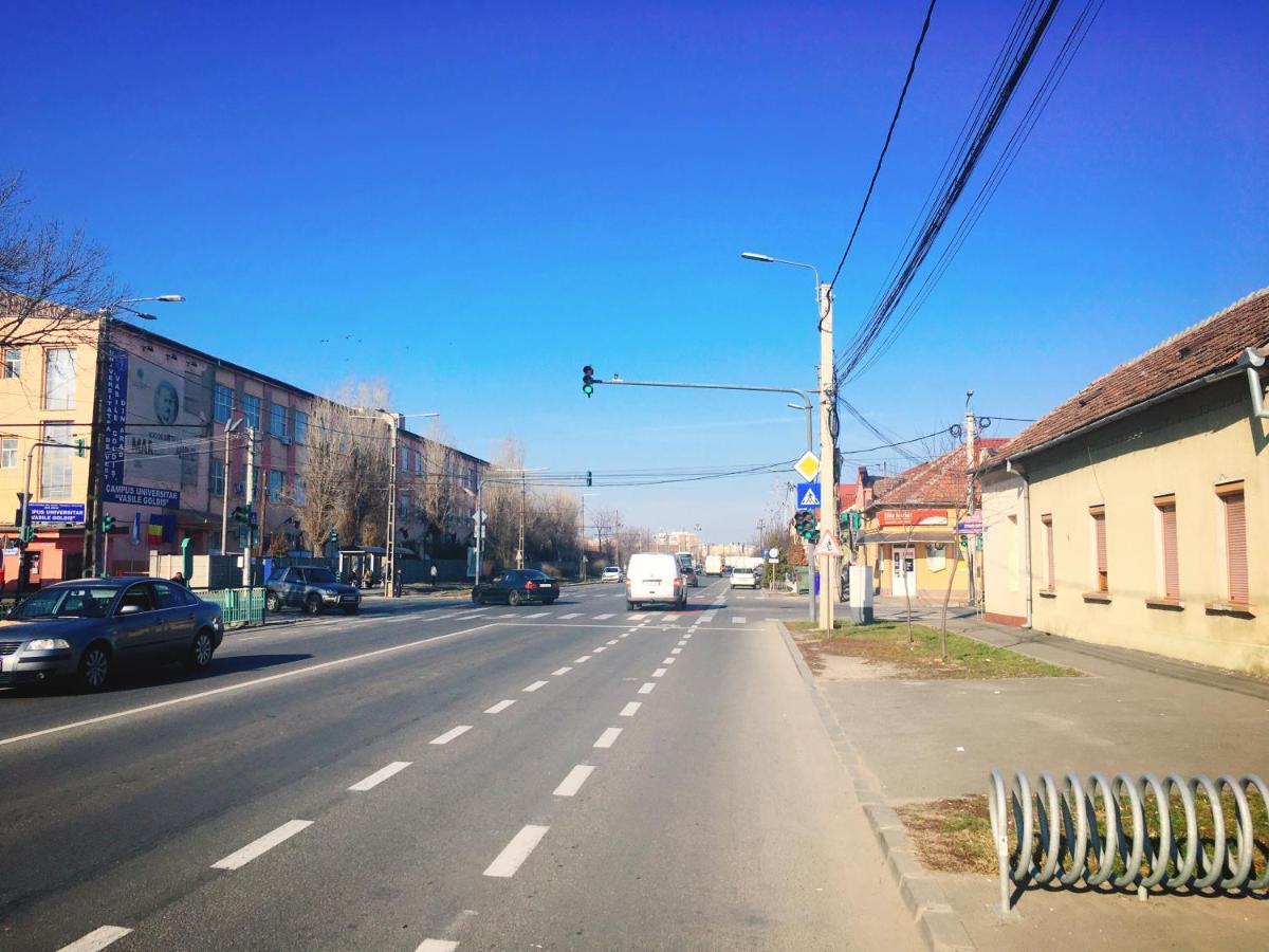Milan House Apartment Arad Bagian luar foto