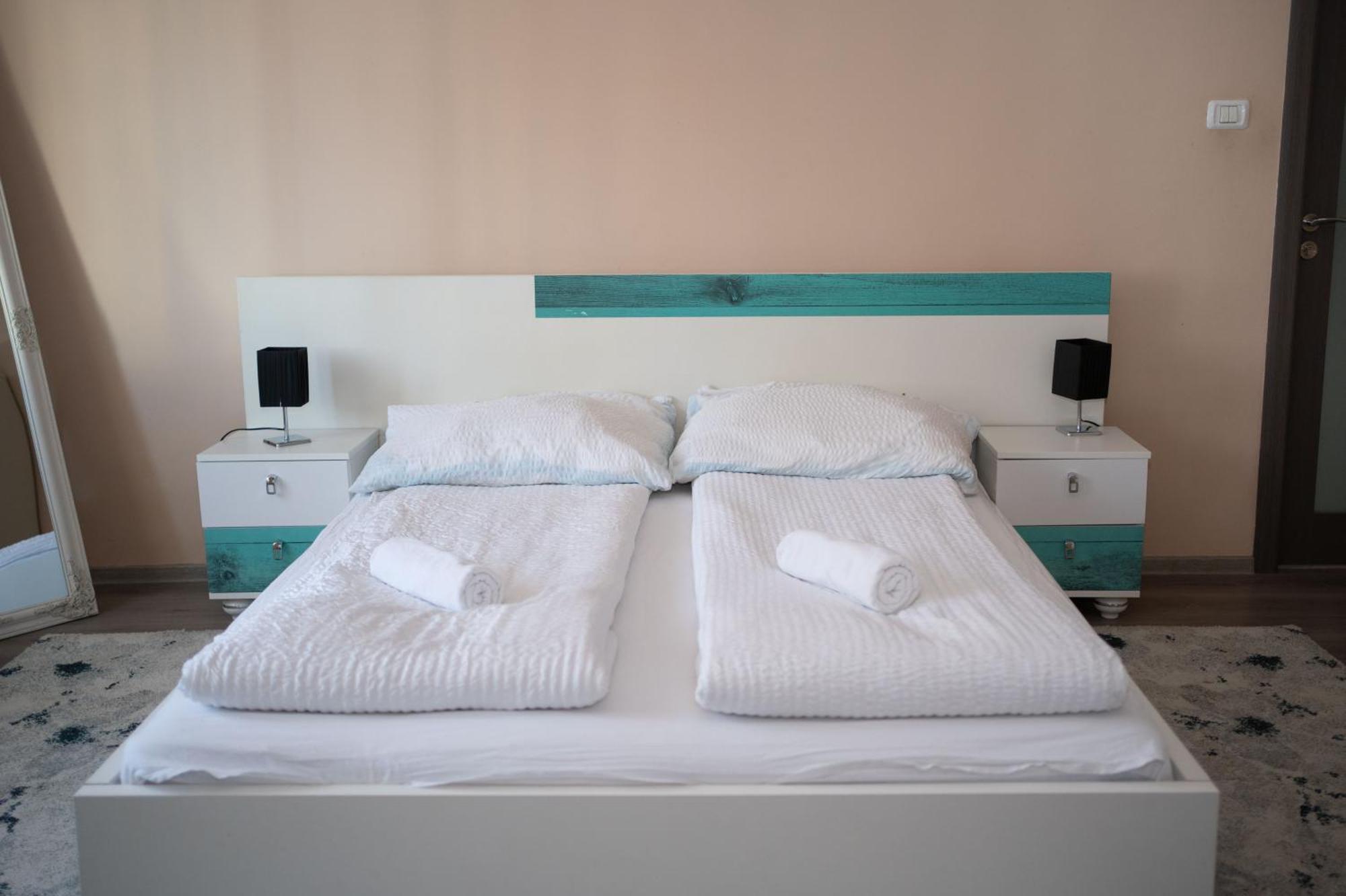 Milan House Apartment Arad Bagian luar foto
