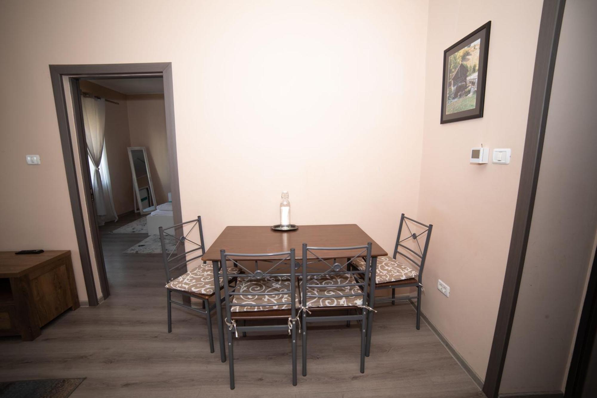 Milan House Apartment Arad Bagian luar foto
