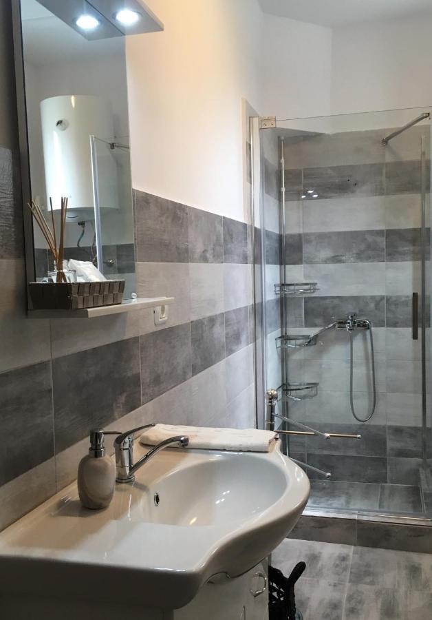 Milan House Apartment Arad Bagian luar foto