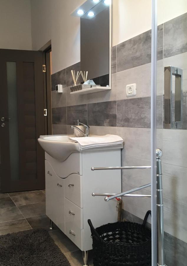Milan House Apartment Arad Bagian luar foto